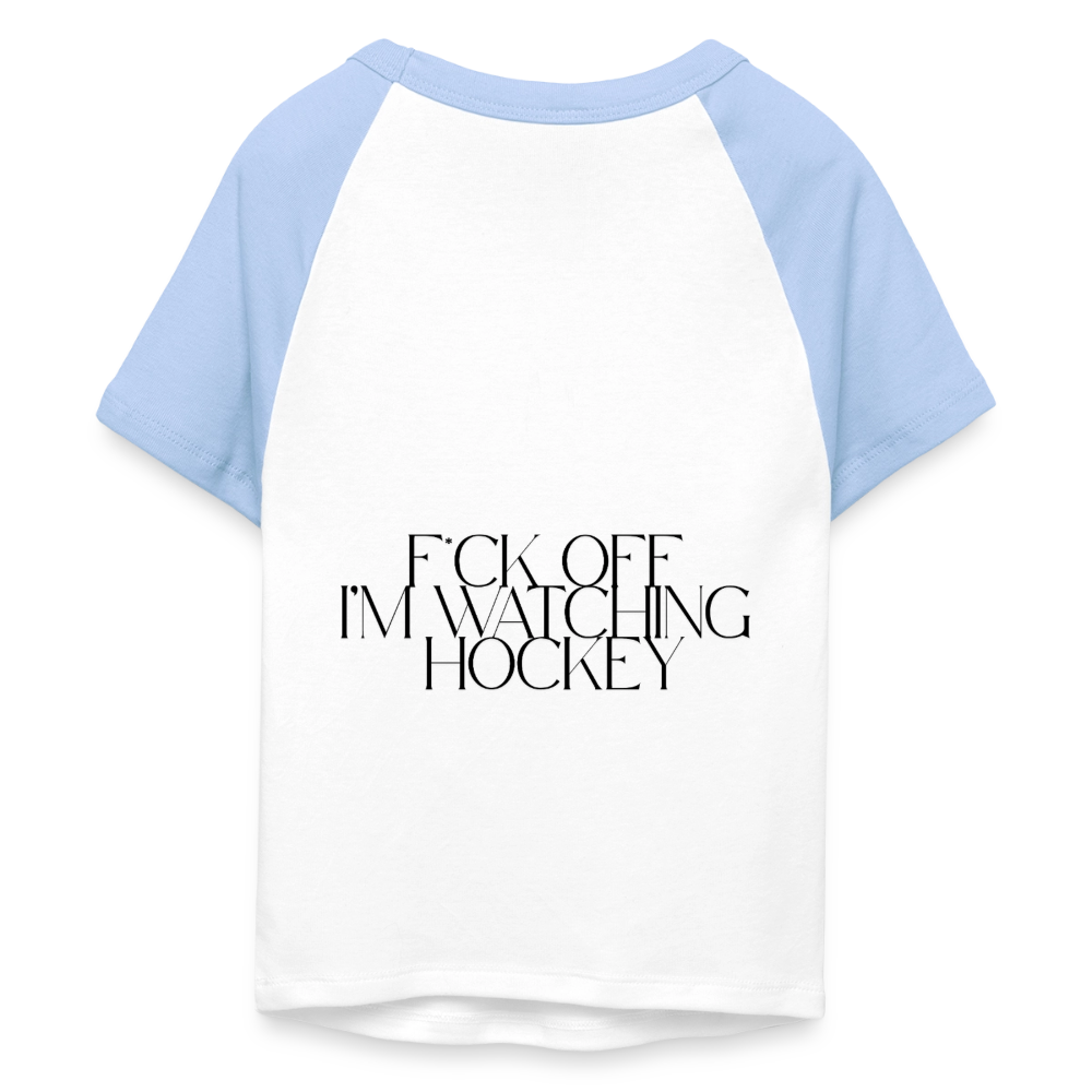 I’m Watching Hockey Cropped Baseball T-Shirt - Weiß/Hellblau